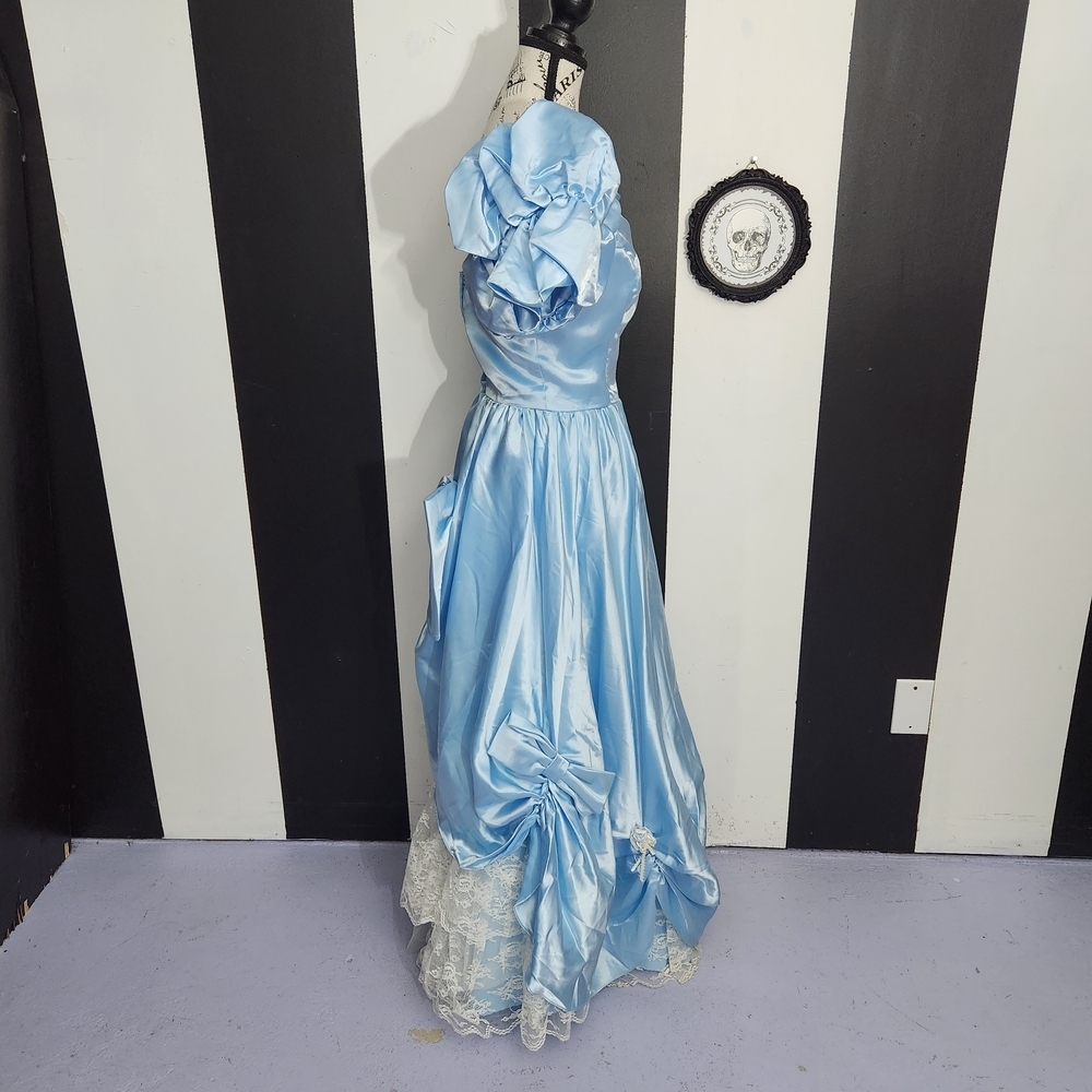 Elegant Blue Satin Maxi Dress - Picture 4 of 7